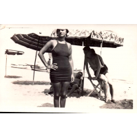 - ANTICA FOTOGRAFIA ALASSIO - RAGAZZA AL MARE IN COSTUME DA BAGNO - 1932