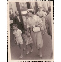 --- FOTO DEL 1936 - FAMIGLIA FOTOGRAFATA IN STRADA DI BUCAREST - FOTOGRAFO --