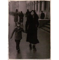 - FOTO DEL 1936 - FAMIGLIA FOTOGRAFATI IN STRADA A BUCAREST - FOTOGRAFO --