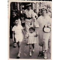 - FOTO DEL 1936 - MAMMA E FIGLI FOTOGRAFATI IN STRADA A BUCAREST - FOTOGRAFO -