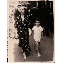 - FOTO DEL 1936 - MAMMA E FIGLIO FOTOGRAFATI IN STRADA A BUCAREST - FOTOGRAFO -