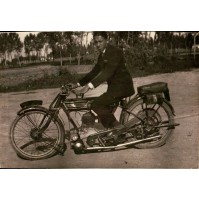 - FOTOGRAFIA DEL 1923 - RAGAZZO SU MOTO MOTOCICLETTA NORTON -