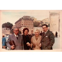 1960ca FOTO DI GRUPPO - TURISTI A ROMA -  (C12-19)