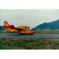 FOTO - AEROPLANO IN AEROPORTO DI VILLANOVA D'ALBENGA - CANADAIR - C15-1352