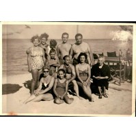 FOTO ANNI '50 - GRUPPO DI FAMIGLIA AL MARE - FOTO OLIVERI PALERMO - 