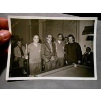 FOTO ANNI '50 - GRUPPO DI GIOCATORI DI BILIARDO AL BAR 