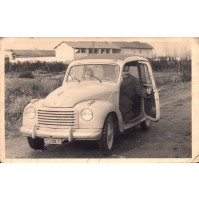 FOTO ANNI '60 - COPPIA CON FIAT 500 - BALILLA -