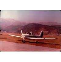 FOTO ANNI 90 ---- AEROPLANO IN  AEROPORTO DI VILLANOVA D'ALBENGA ---- C17-41