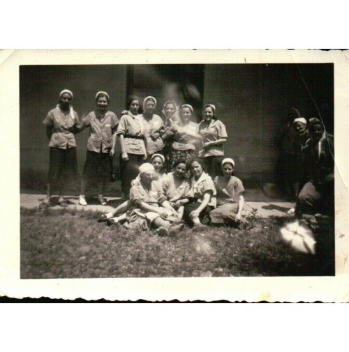 FOTO DEGLI ANNI '30 - GRUPPO DI DONNE LAVORATRICI IN DIVISA 