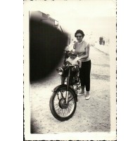 FOTO DEGLI ANNI '60ca - MOTOCICLETTA VINTAGE ... GUZZI ?