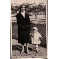 FOTO DEL 1931  - MAMMA E FIGLIA SORRIDENTI 
