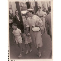  FOTO DEL 1936 - FAMIGLIA FOTOGRAFATA IN STRADA DI BUCAREST - FOTOGRAFO 