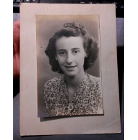 FOTO DEL 1939 - RAGAZZA INGLESE CON BEL VESTITO A FIORI 