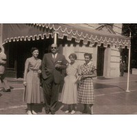FOTO DEL 1950ca - FOTO DI GRUPPO DAVANTI A HOTEL ALBERGO RISTORANTE - 