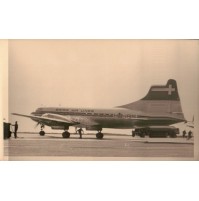FOTO DI AEROPORTO EUROPEO CON AEROPLANO PASSEGGERI - SWISS AIR LINES 1950ca