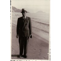 FOTO DI ALASSIO DICEMBRE 1930ca - SIGNORA CHE PASSEGGIA SULLA SPIAGGIA -
