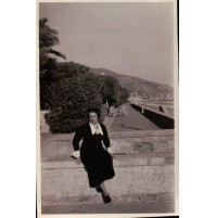 FOTO DI RAGAZZA SUL LUNGOMARE DI ALASSIO - 1935