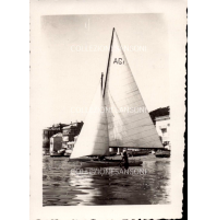 FOTO SCATTATA AD ALASSIO 1930ca - barca a vela al mare -