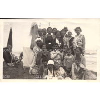 FOTO SCATTATA AD ALASSIO 1932 - GRUPPO DI AMICI IN SPIAGGIA - MARE -