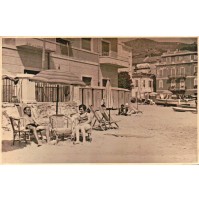 FOTOGRAFIA BAGNANTI AL MARE IN SPIAGGIA A LAIGUEGLIA - 1950ca