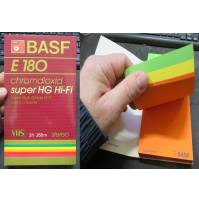 GADGET REGALO - BASF VHS E180 - BLOCCO DI CARTA COLORATA PER APPUNTI -