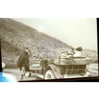 NEGATIVA FOTOGRAFICA 1930ca / ALPINISTI SCALATORI SU AUTOMOBILE IN MONTAGNA