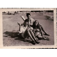 PICCOLA FOTO DEL 1942 - AMICI AD ALASSIO - 8,5 X 6 CM CIRCA -